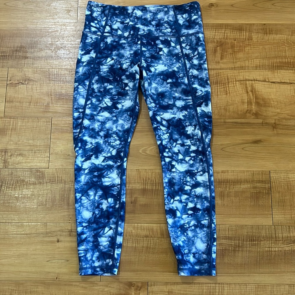 Super Cute women’s ATHLETA TIE DYE SALUTATION 7/8 TIGHT IN POWERVITA size MEDIUM - Picture 4 of 10